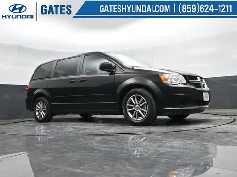 Used 2016 Dodge Grand Caravan SE image 32