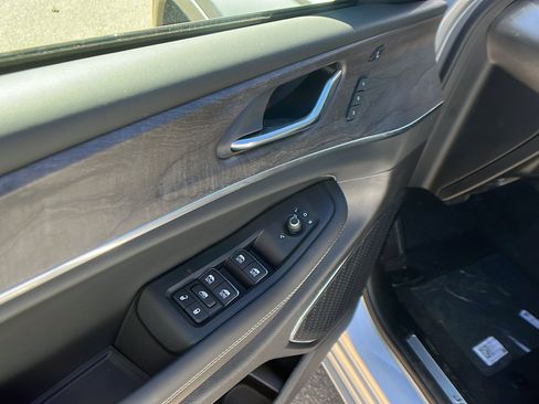 New 2025 Jeep Grand Cherokee L Overland w/ Advanced Protech Group III image 15