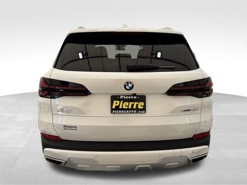 Used 2024 BMW X5 xDrive40i w/ Premium Package image 3