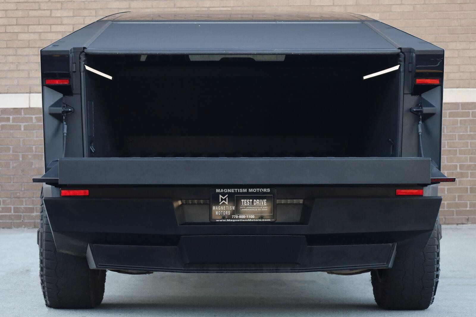 Used 2024 Tesla Cybertruck AWD Crew Cab image 13