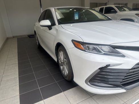 Used 2024 Toyota Camry LE image 5