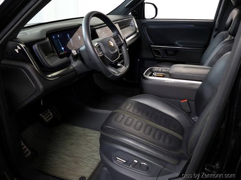 Used 2023 Rivian R1S Launch Edition image 12