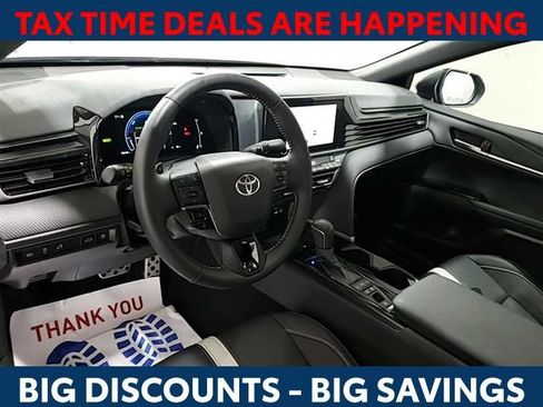 Used 2025 Toyota Camry SE image 12