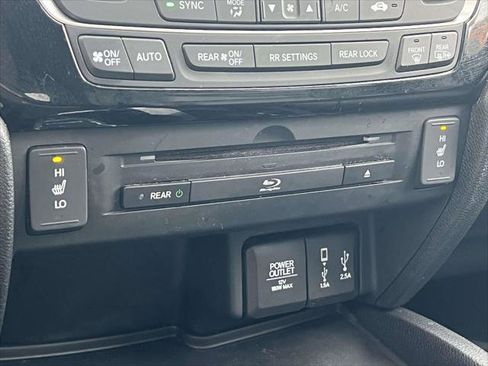 Used 2018 Honda Pilot Touring image 33