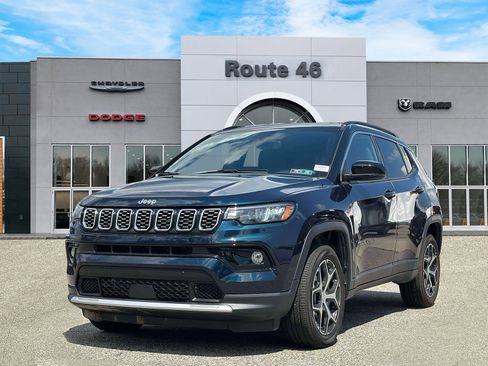 Used 2024 Jeep Compass Limited AWD/4WD image 2