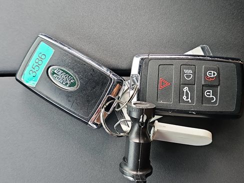 Used 2025 Land Rover Range Rover Velar Dynamic SE AWD/4WD image 10