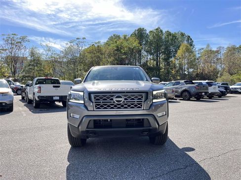 Used 2024 Nissan Frontier SL image 2