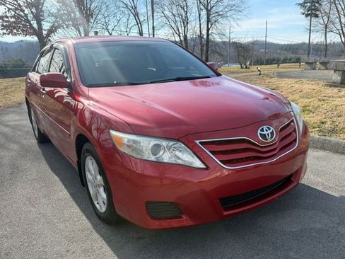 Used 2011 Toyota Camry LE image 2