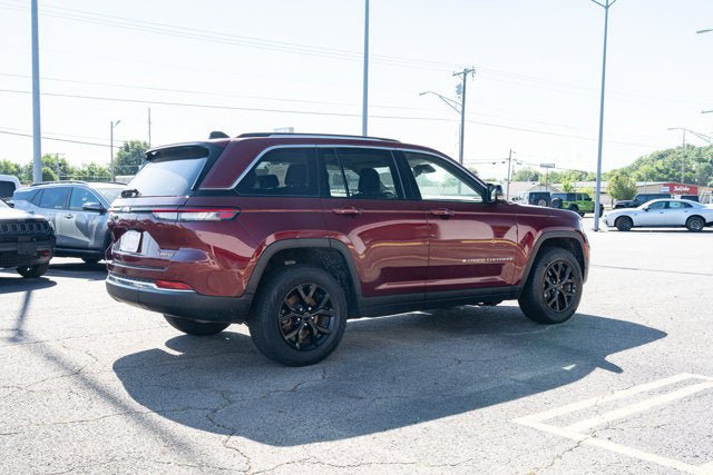 Used 2023 Jeep Grand Cherokee Limited RWD image 5