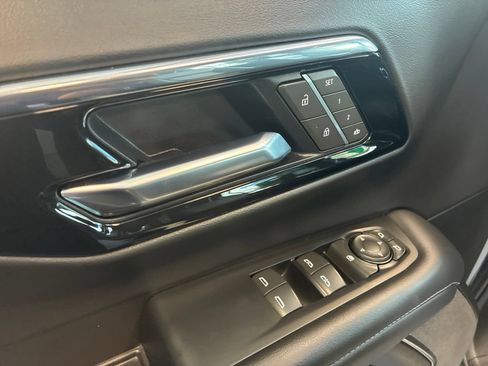 Used 2025 Chevrolet Suburban Z71 AWD/4WD image 19