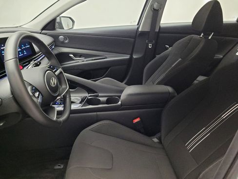 Used 2025 Hyundai Elantra SEL image 17