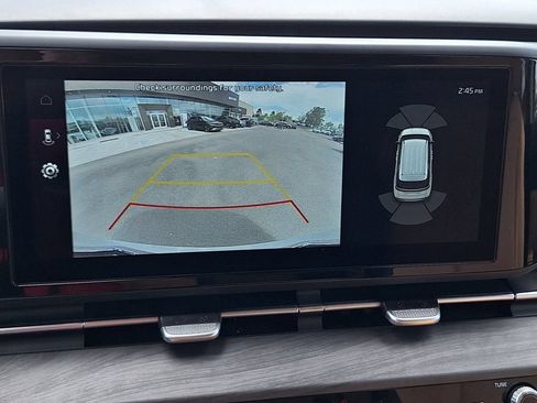 Used 2024 Kia Carnival EX FWD image 21