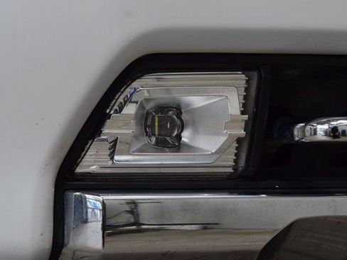 Used 2022 Chevrolet Silverado 2500 High Country w/ Safety Package II image 8