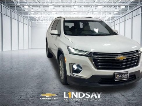 Used 2023 Chevrolet Traverse LT w/ Rear Camera Mirror Package AWD/4WD image 4