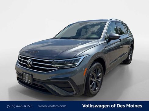 Used 2023 Volkswagen Tiguan SE AWD/4WD image 1