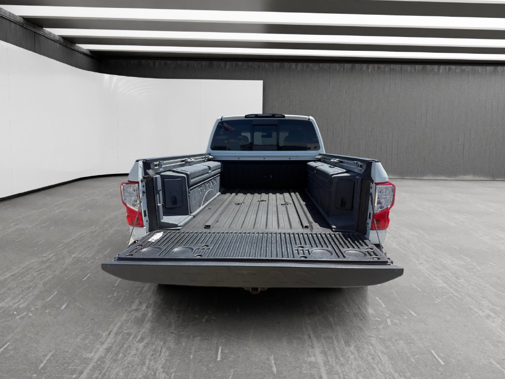 Used 2018 Nissan Titan PRO-4X w/ Pro-4x Convenience Package AWD/4WD image 18