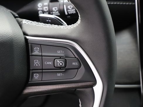 New 2025 Jeep Grand Cherokee Limited image 24