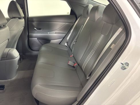 New 2025 Hyundai Elantra Hybrid FWD image 18