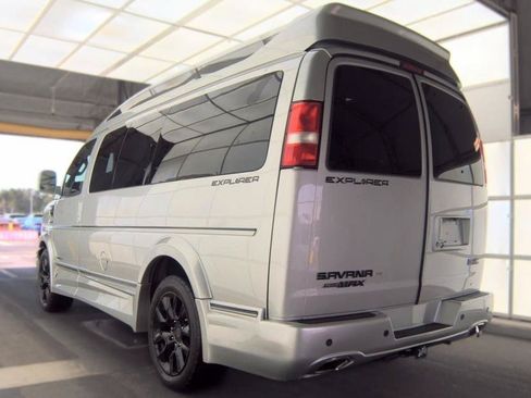 Used 2023 GMC Savana 2500 RWD image 5