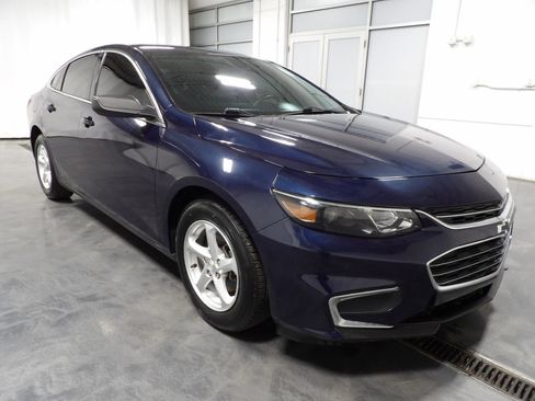 Used 2018 Chevrolet Malibu LS image 2