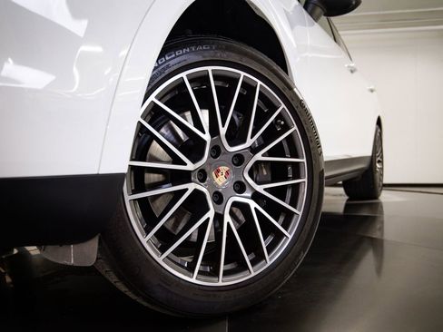 Certified 2023 Porsche Cayenne AWD/4WD image 12