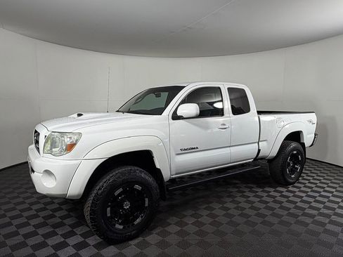 Used 2006 Toyota Tacoma w/ TRD Sport Package image 5