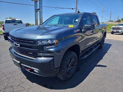 Used 2019 Chevrolet Silverado 1500 LT Trail Boss AWD/4WD image 3