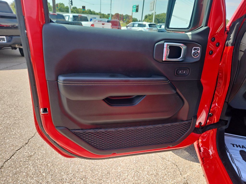 Used 2025 Jeep Wrangler Unlimited Sahara w/ Safety Group AWD/4WD image 18