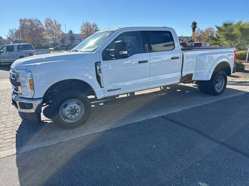 Used 2024 Ford F350 XLT image 2