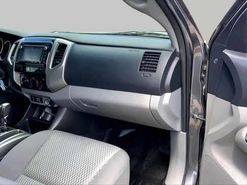 Used 2014 Toyota Tacoma PreRunner w/ SR5 Package RWD image 18