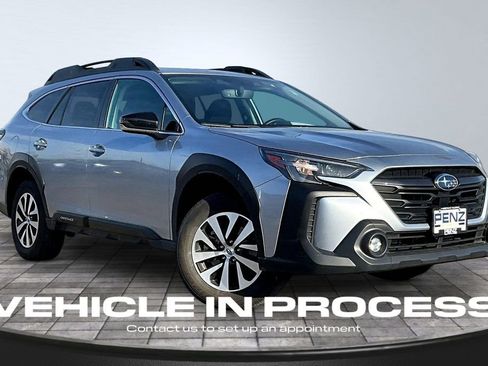 Used 2023 Subaru Outback Premium image 3