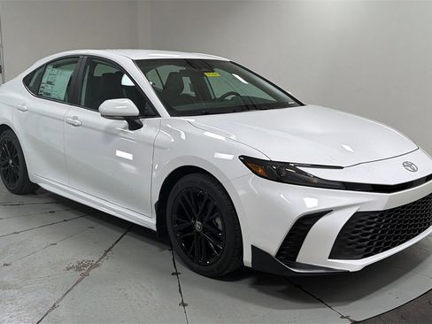 New 2026 Toyota Camry SE image 3