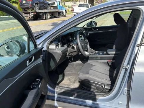 Used 2022 Kia K5 LX FWD image 23