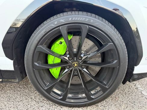 Used 2020 Lamborghini Urus AWD/4WD image 28