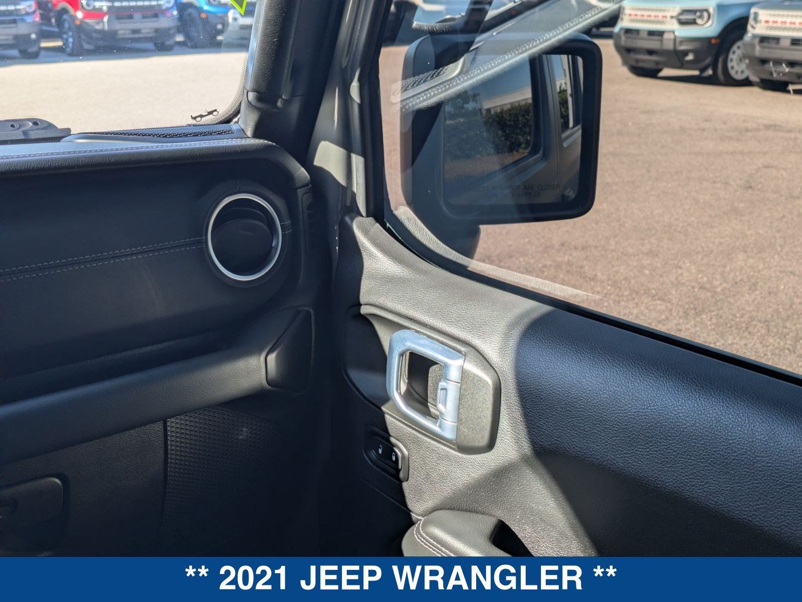 Used 2021 Jeep Wrangler Unlimited Sahara AWD/4WD image 17