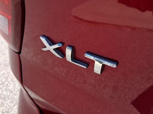 Used 2016 Ford Explorer XLT w/ Equipment Group 202A image 9