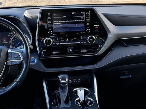 Certified 2022 Toyota Highlander XLE image 6
