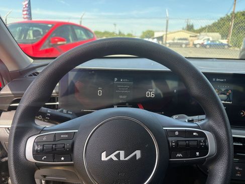 Used 2025 Kia K5 LXS image 27