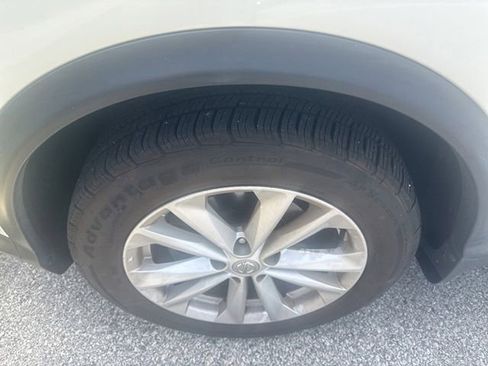 Used 2018 Nissan Rogue Sport SV w/ SV Technology Package AWD/4WD image 14
