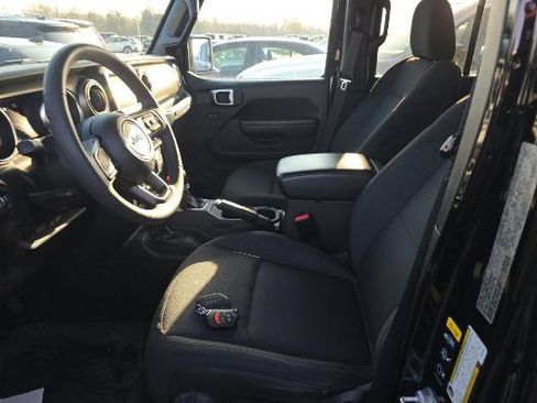 Used 2023 Jeep Wrangler Sport S image 8