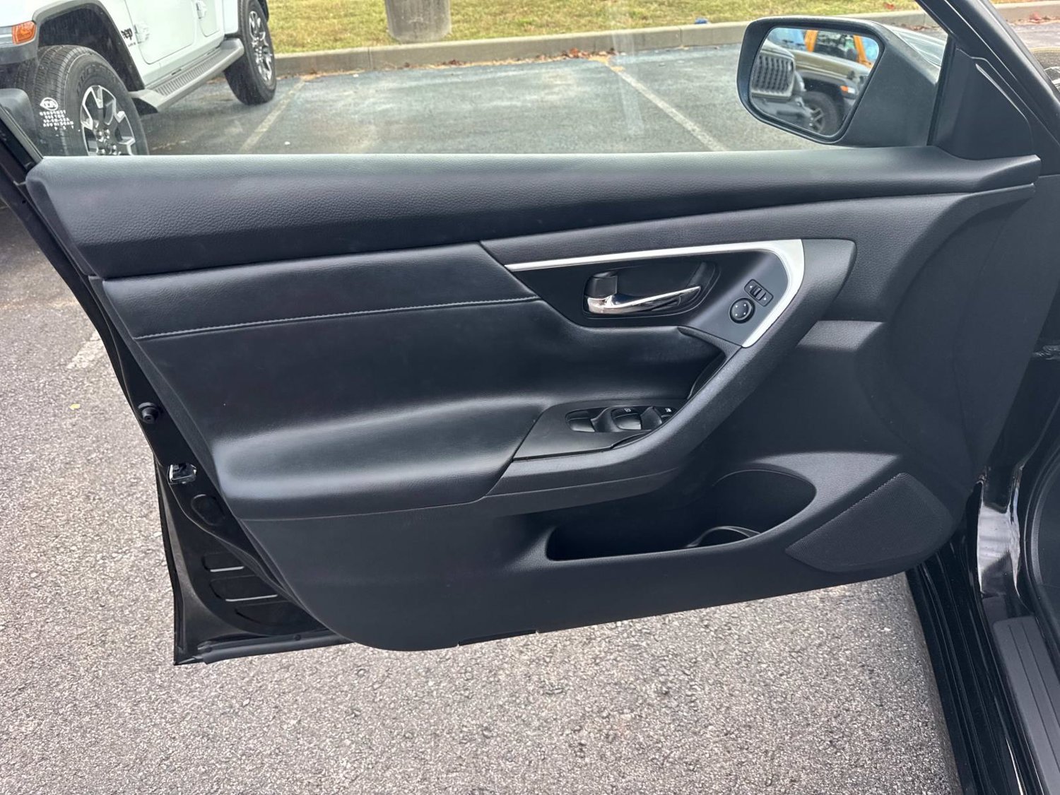 Used 2016 Nissan Altima 2.5 SR w/ Interior Lighting Package FWD image 27