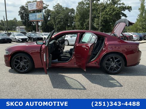 Used 2020 Dodge Charger SXT w/ Blacktop Package RWD image 31