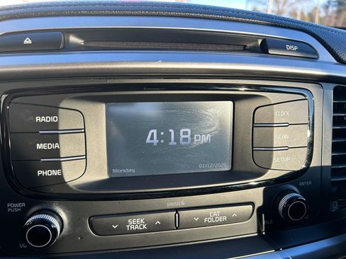 Used 2017 Kia Sorento LX image 13