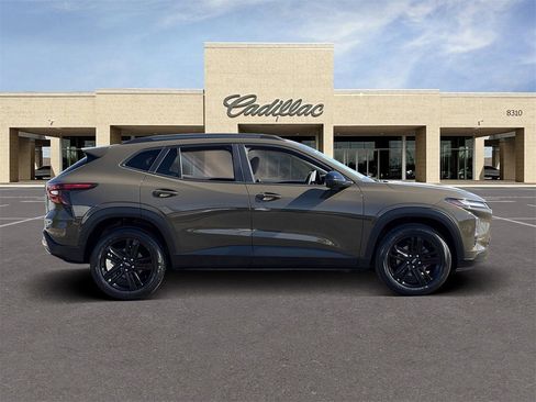 Used 2024 Chevrolet Trax ACTIV w/ Sunroof Package image 4