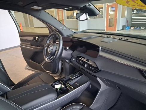 Used 2025 Buick Enclave Preferred image 35