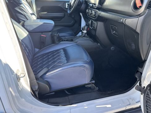 Used 2021 Jeep Gladiator Sport image 19
