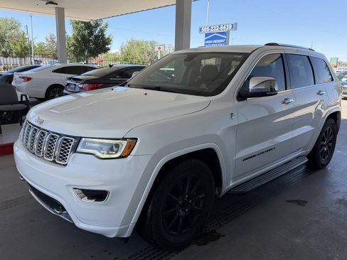 Used 2017 Jeep Grand Cherokee Overland AWD/4WD image 4