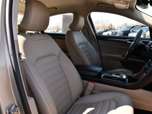 Used 2018 Ford Fusion SE w/ Equipment Group 602A image 16