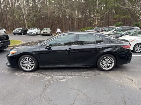 Used 2020 Toyota Camry XLE image 15