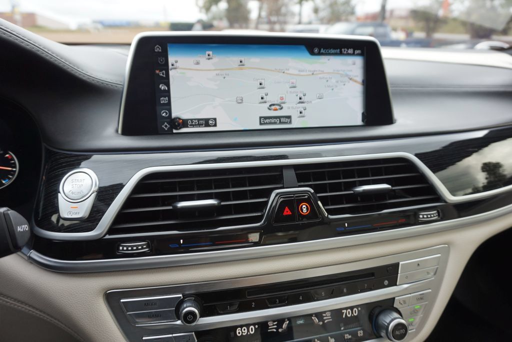 Used 2016 BMW 750i xDrive AWD/4WD image 45